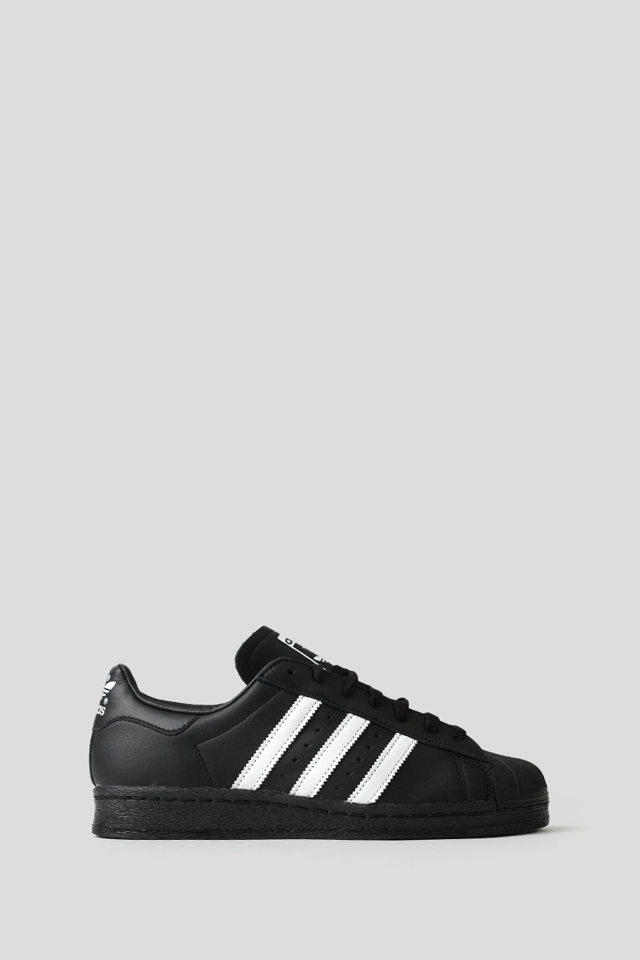 ADIDAS - CORE BLACK AND CLOUD WHITE SUPERSTAR 82 SNEAKERS LE LABO STORE ADIDAS - CORE BLACK AND CLOUD WHITE SUPERSTAR 82 SNEAKERS LE LABO STORE