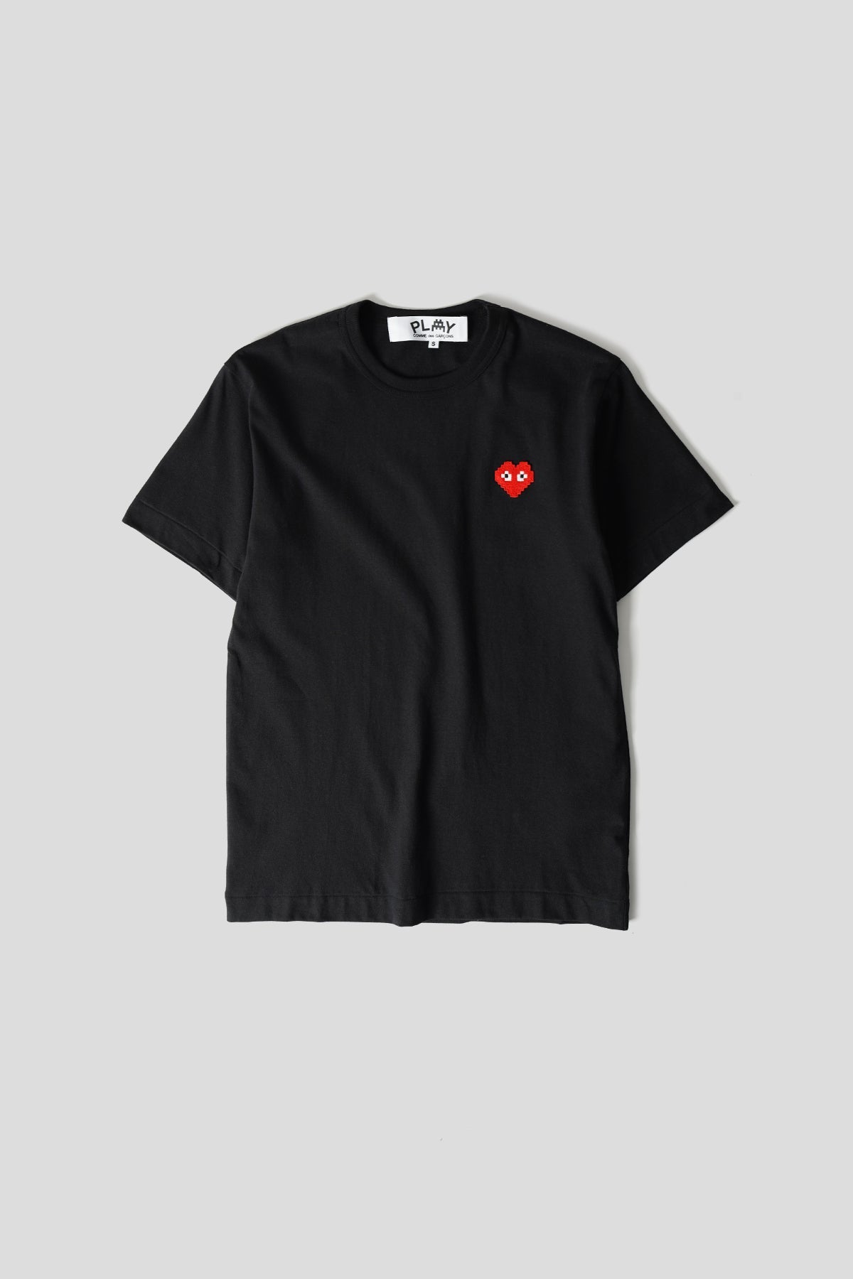 Comme des garçons PLAY BLACK T-SHIRT WITH RED HEART SPACE