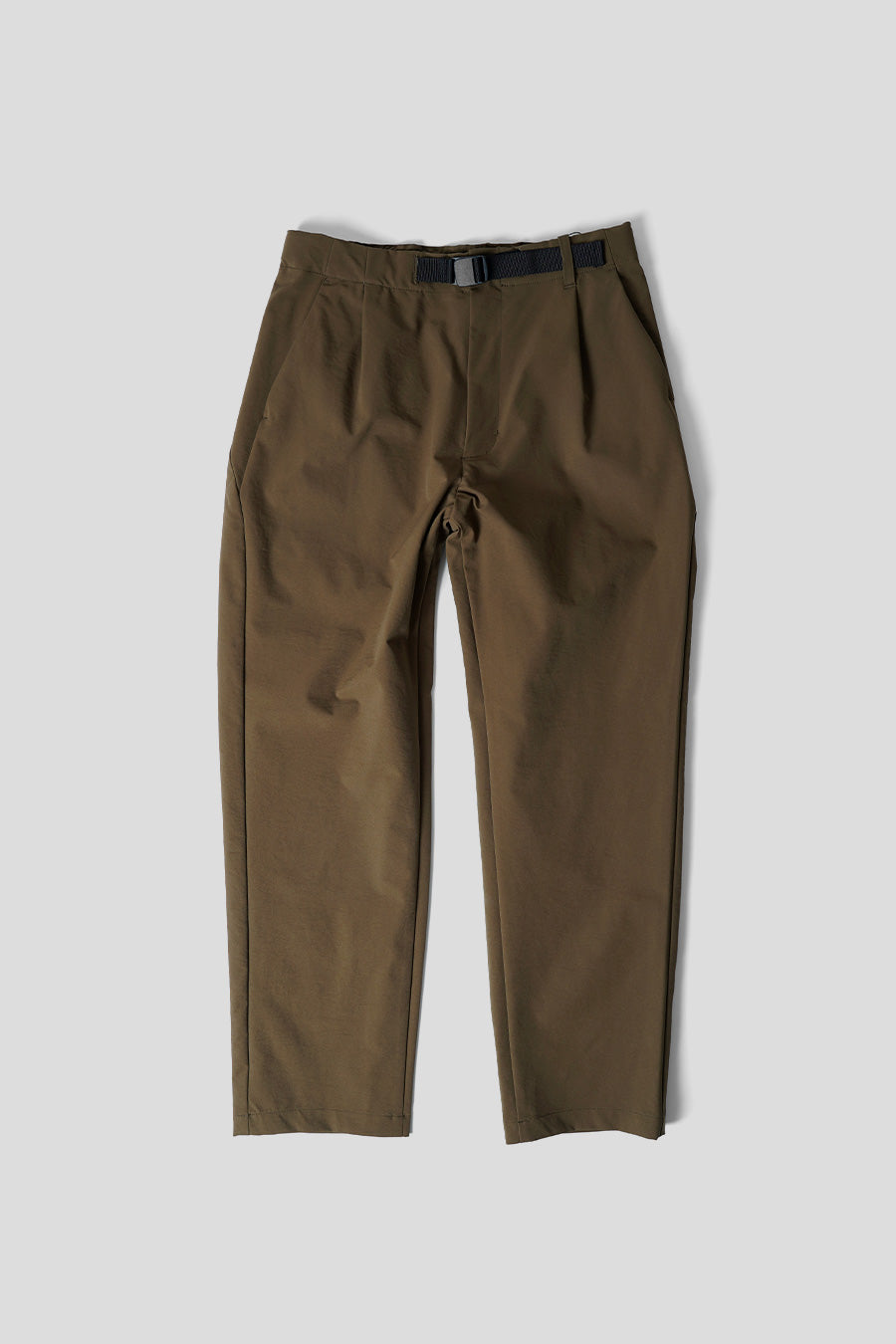 GOLDWIN - BROWN ONE TUCK TAPERED STRETCH PANTS