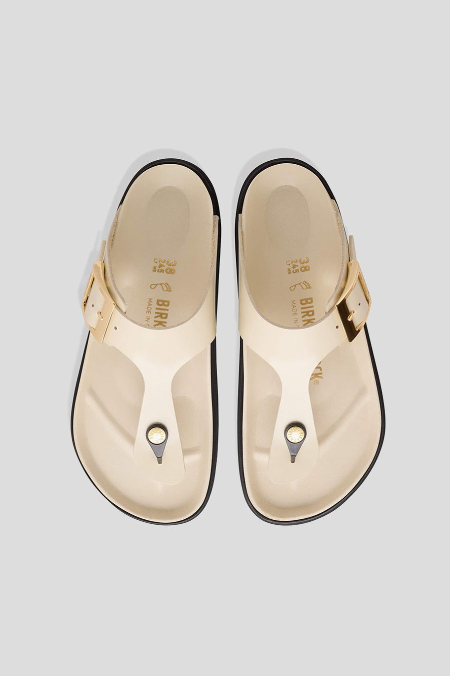 BIRKENSTOCK - GIZEH DROPLET BUCKLE NATURAL LEATHER PATENT HIGH-SHINE ECRU - LE LABO STORE
