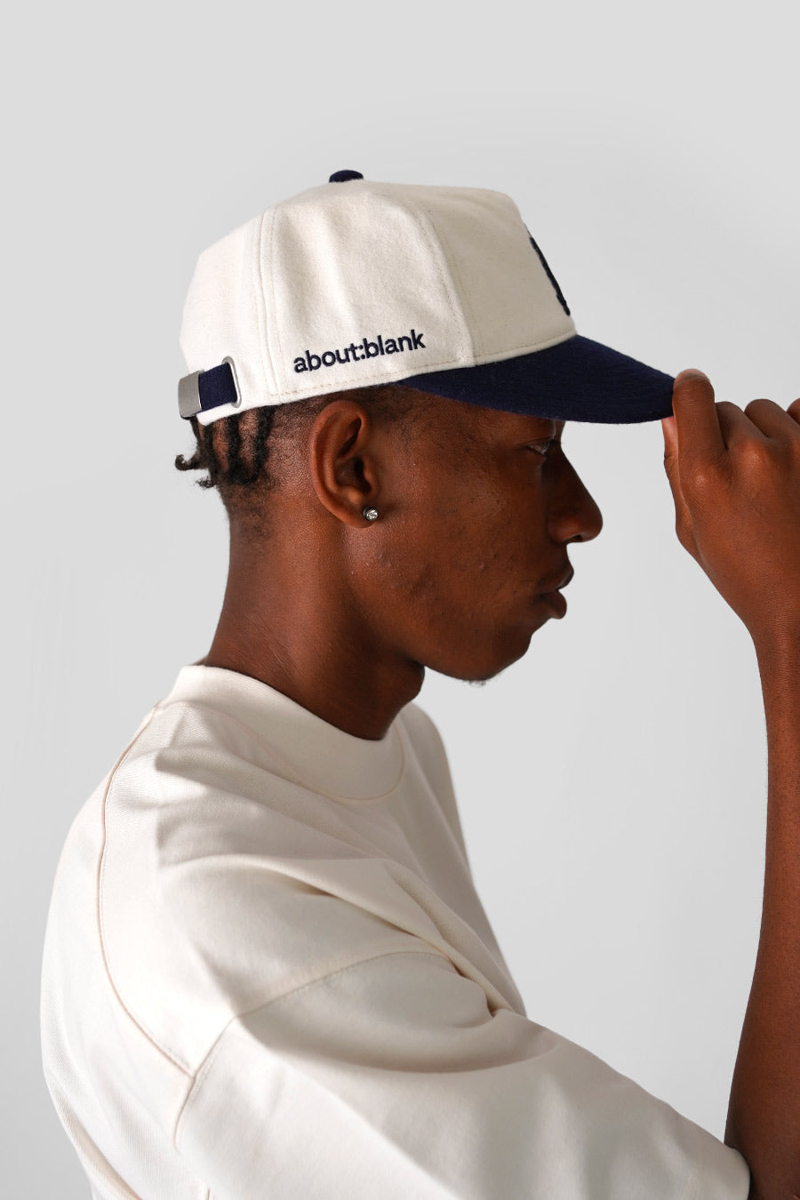 about:blank - CASQUETTE MONOGRAM CONTRAST BLANCHE ET BLEU MARINE - LE LABO STORE