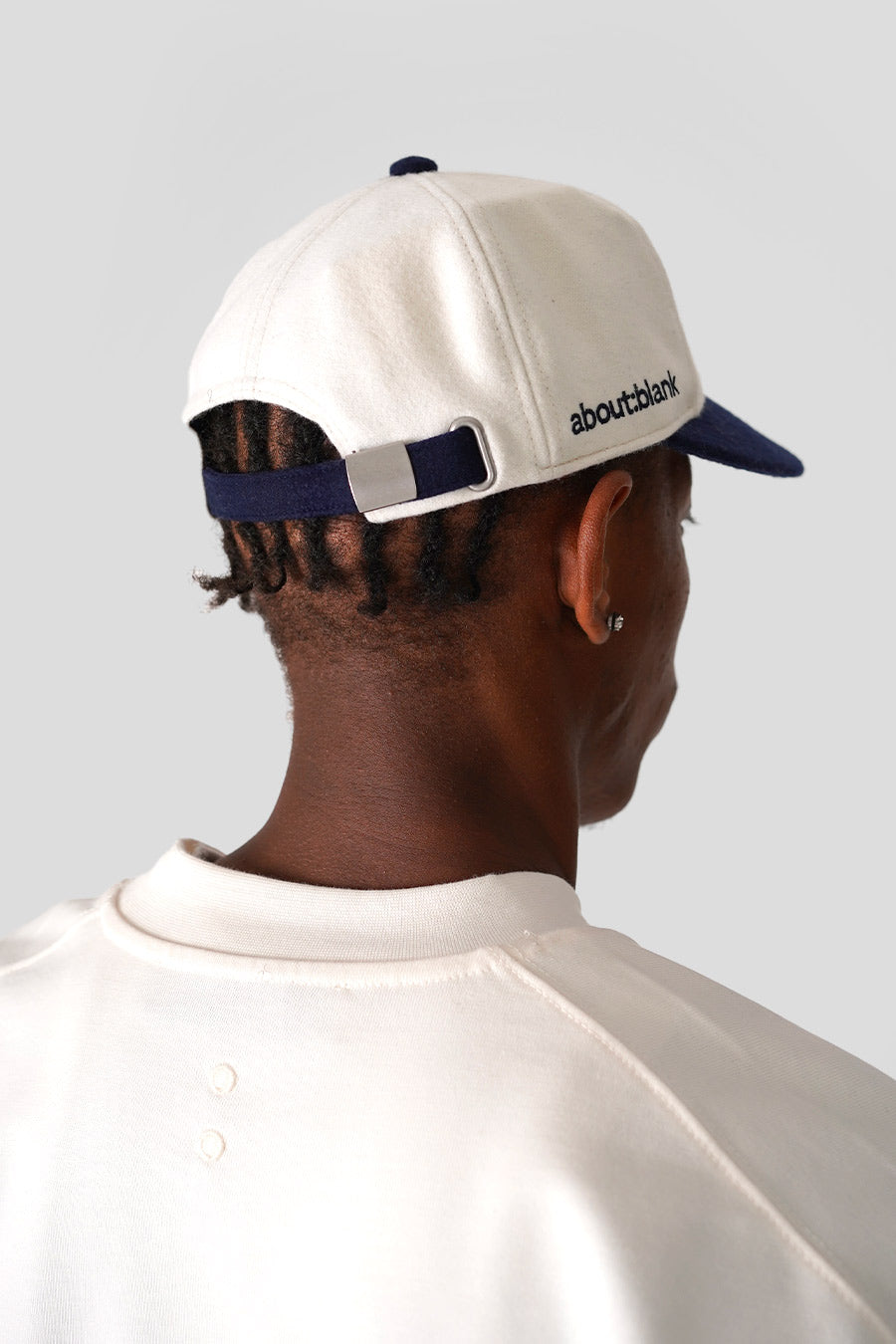 about:blank - CASQUETTE MONOGRAM CONTRAST BLANCHE ET BLEU MARINE - LE LABO STORE