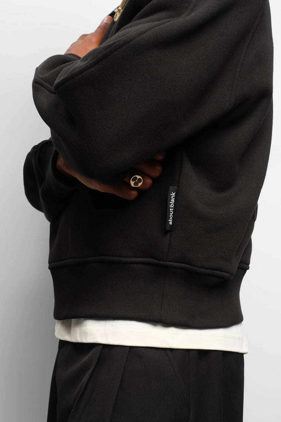 about:blank - BLACK INSIGNIA CREWNECK - LE LABO STORE