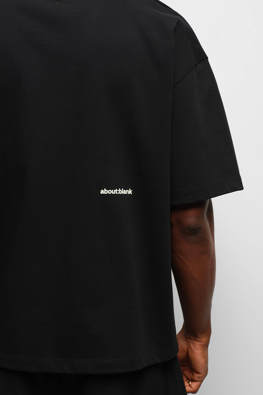 about:blank - T-SHIRT MOCK NECK NOIR ET ECRU - LE LABO STORE
