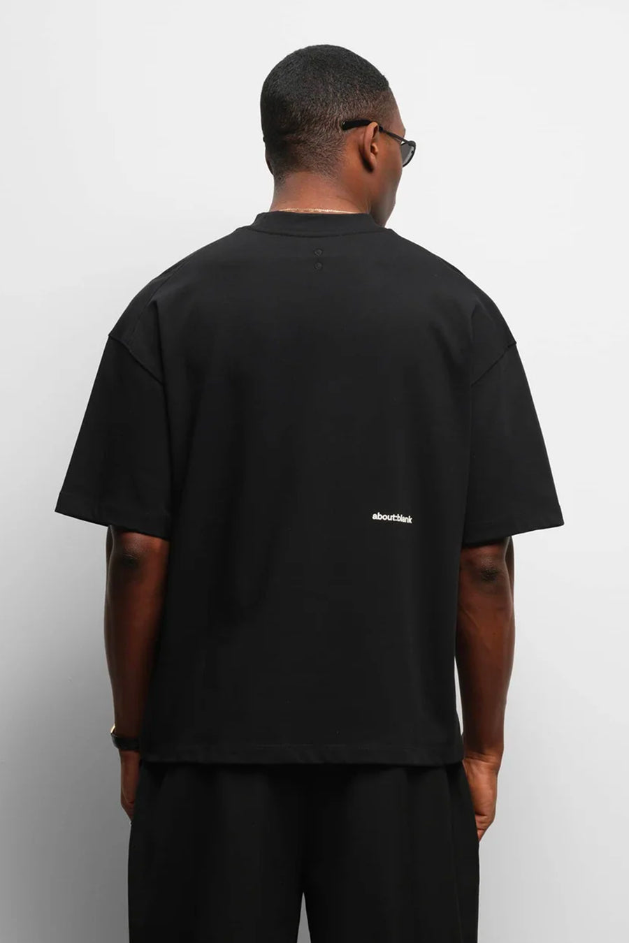 about:blank - T-SHIRT MOCK NECK NOIR ET ECRU - LE LABO STORE
