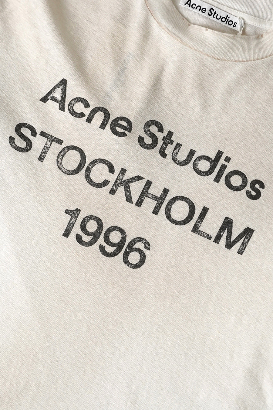 ACNE STUDIOS - DUSTY WHITE SPRAYED 1996 LOGO LS T-SHIRT - LE LABO STORE