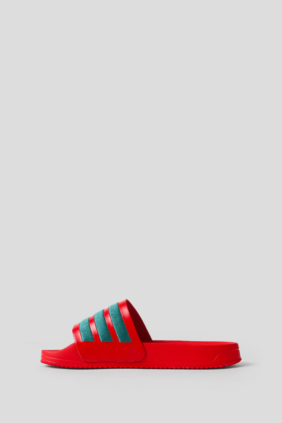 ADIDAS - CLAQUETTES ADILETTE X ARTE ROUGES - LE LABO STORE
