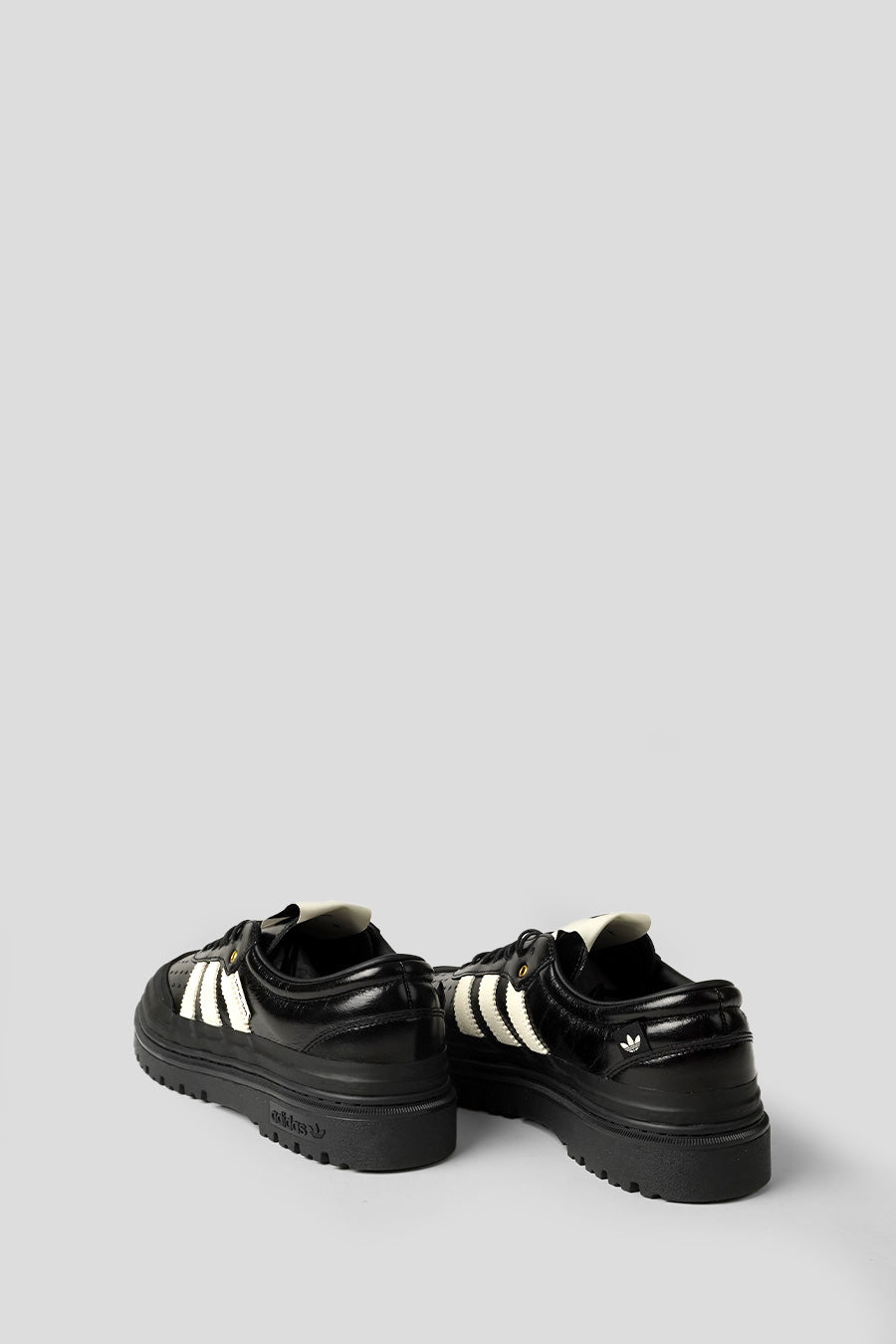 ADIDAS - SNEAKERS SAMBA LX FREIZEIT SFTM CORE BLACK AND OFF WHITE - LE LABO STORE