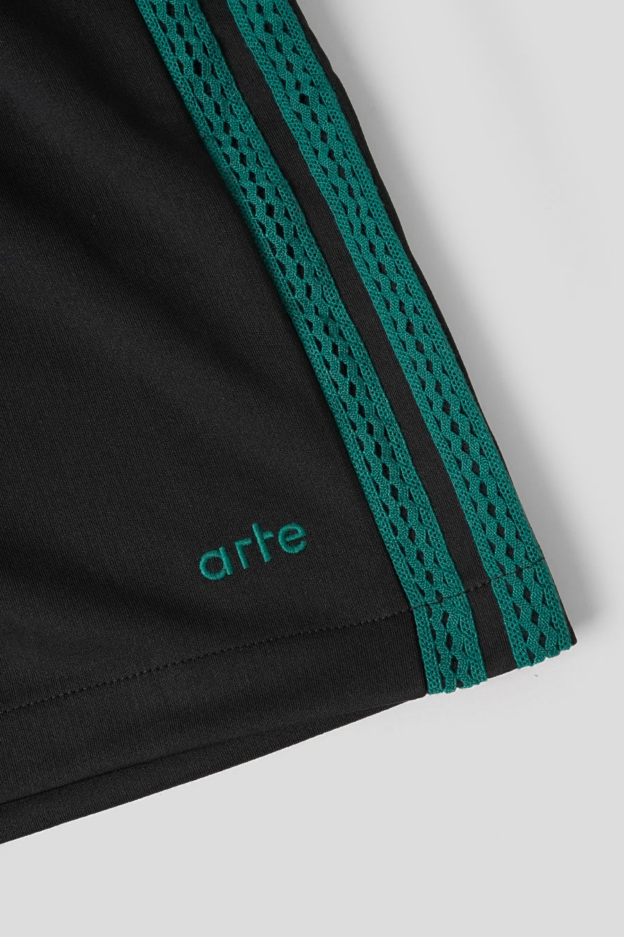 ADIDAS - BLACK AND GREEN SHORT X ARTE - LE LABO STORE