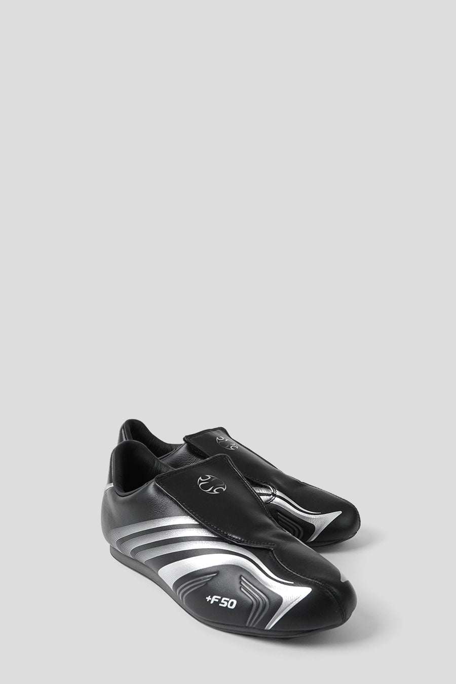 ADIDAS - SNEAKERS TAEKWONDO F50 CORE BLACK, SILVER METALLIC ET GREY SIX - LE LABO STORE