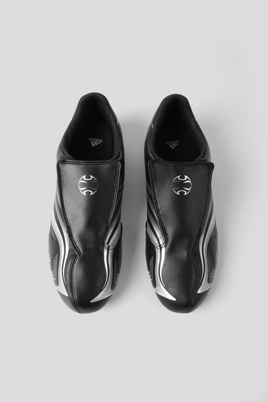 ADIDAS - SNEAKERS TAEKWONDO F50 CORE BLACK, SILVER METALLIC ET GREY SIX - LE LABO STORE