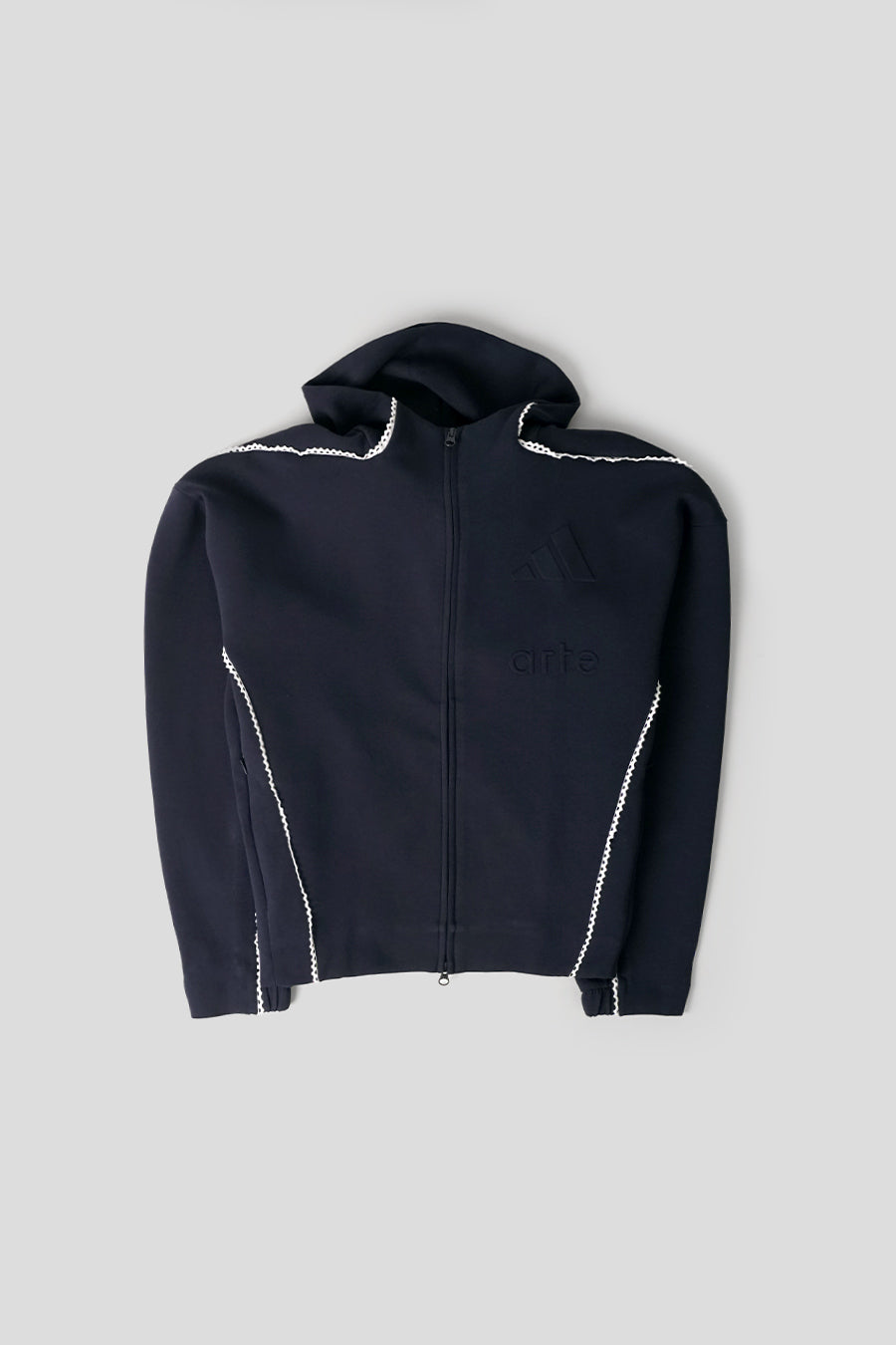 ADIDAS - VESTE ZIPPÉE ZNE FZ X ARTE BLEU MARINE ET BLANCHE - LE LABO STORE