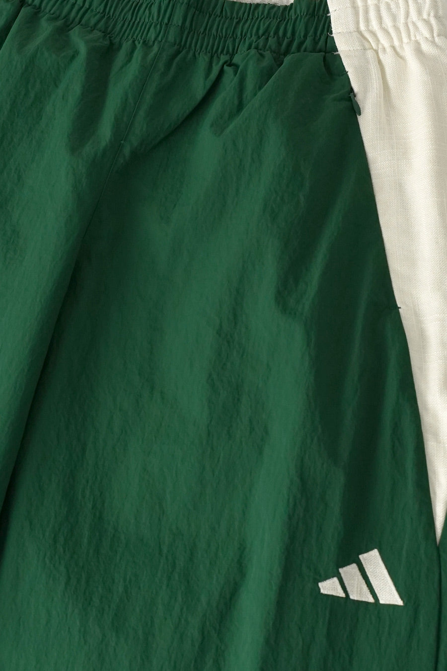ADIDAS - PANTALON DE SURVÊTEMENT MIX ZNE X ARTE VERT ET ÉCRU - LE LABO STORE