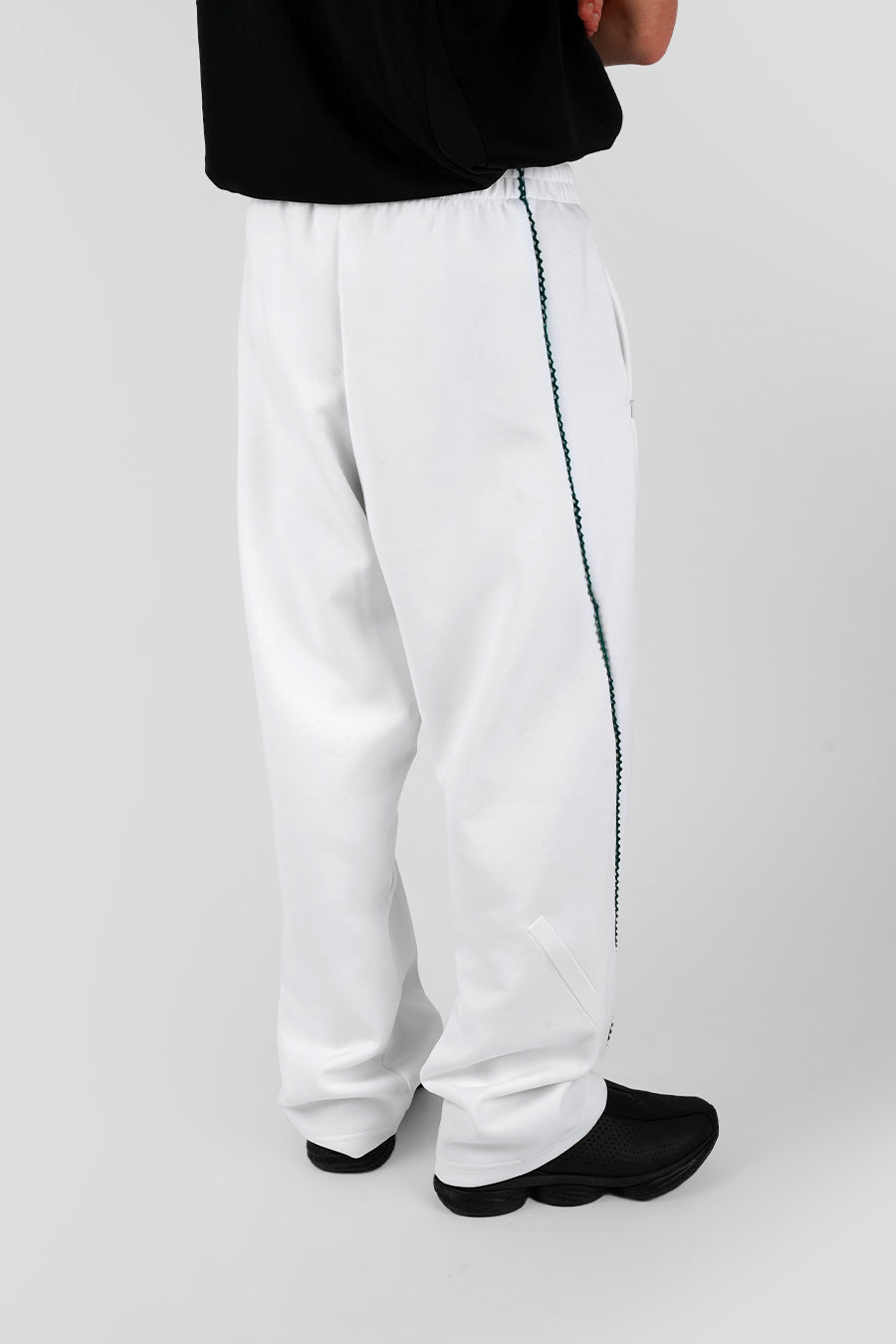 ADIDAS - PANTALON DE SURVÊTEMENT ZNE X ARTE BLANC ET VERT - LE LABO STORE