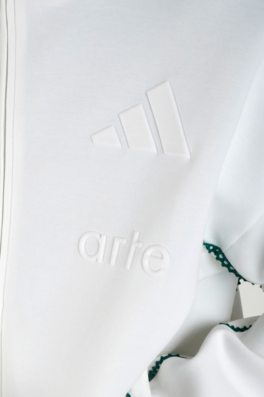 ADIDAS - VESTE ZIPPÉE ZNE FZ X ARTE BLANCHE ET VERTE - LE LABO STORE