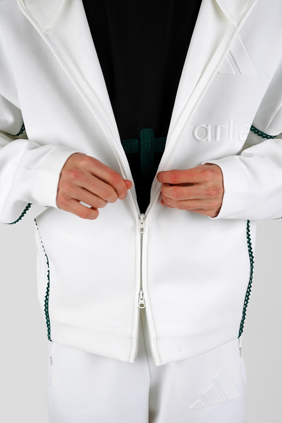 ADIDAS - VESTE ZIPPÉE ZNE FZ X ARTE BLANCHE ET VERTE - LE LABO STORE