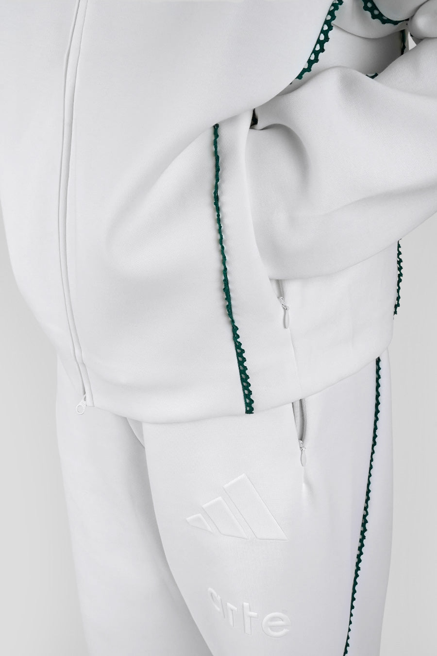 ADIDAS - VESTE ZIPPÉE ZNE FZ X ARTE BLANCHE ET VERTE - LE LABO STORE