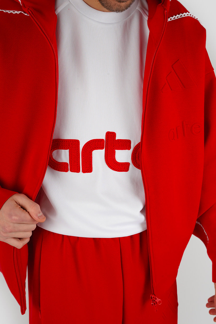 ADIDAS - VESTE ZIPPÉE ZNE FZ X ARTE ROUGE ET BLANCHE - LE LABO STORE