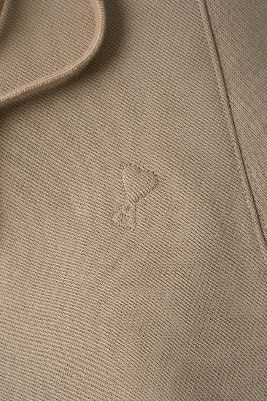 AMI PARIS - HOODIE SMALL EMBOSSED AMI DE COEUR BEIGE TAUPE - LE LABO STORE