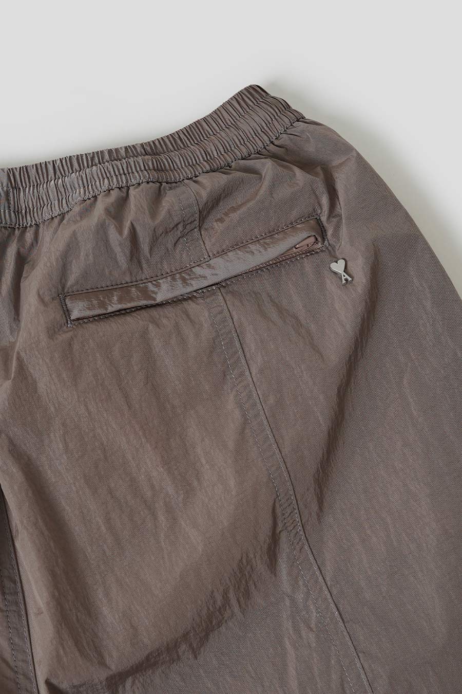 AMI PARIS - SHORT DE BAIN AMI DE COEUR TAUPE CLAIR - LE LABO STORE