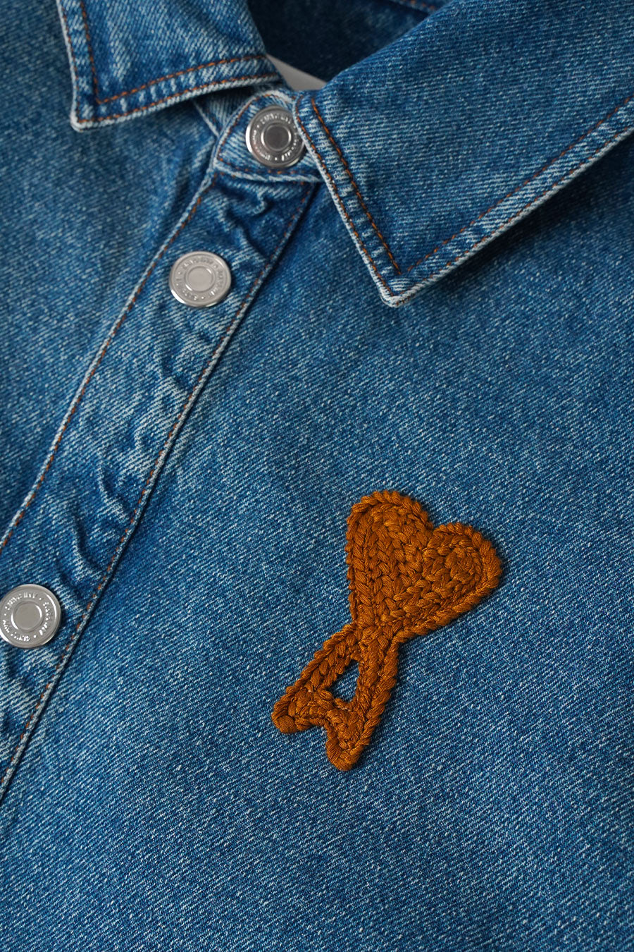 AMI PARIS - SURCHEMISE AMI DE COEUR EN CROCHET BLEU DÉLAVÉ - LE LABO STORE