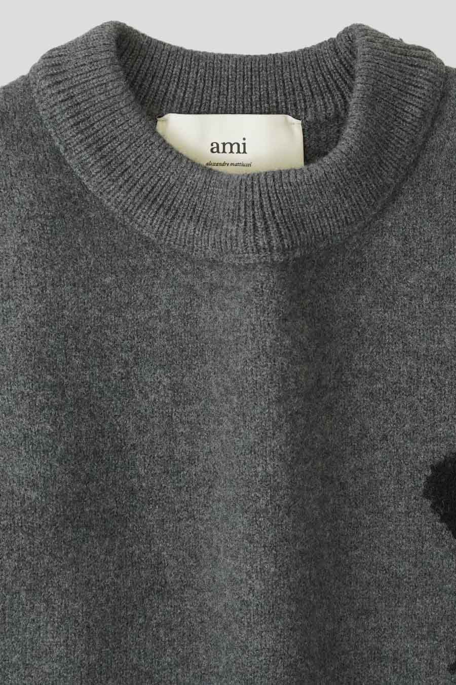 AMI PARIS - PULL COL ROND EN LAINE AMI DE COEUR GRIS CHINÉ ET NOIR - LE LABO STORE