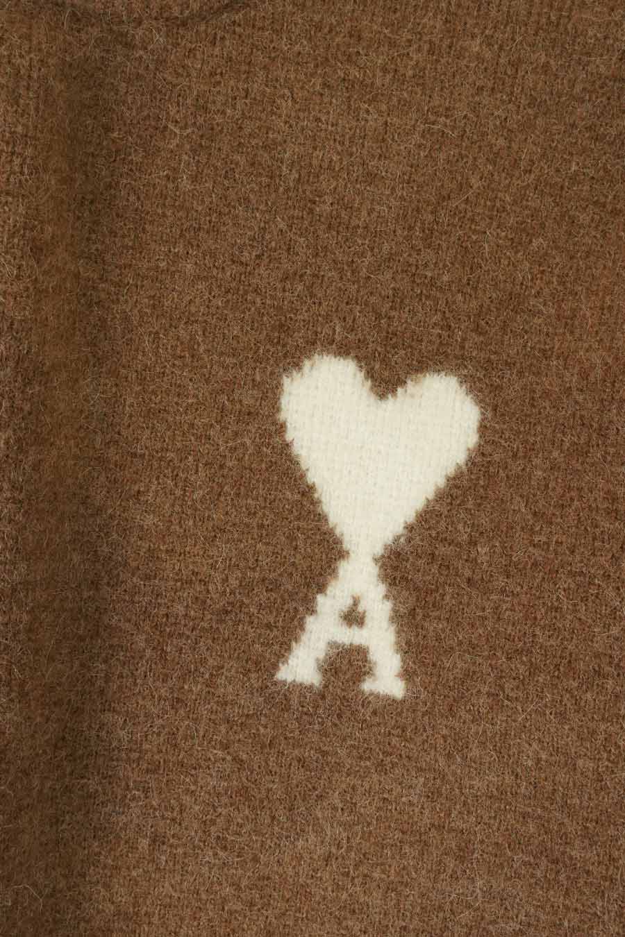 AMI PARIS - PULL COL ROND AMI DE COEUR NOISETTE ET ECRU - LE LABO STORE