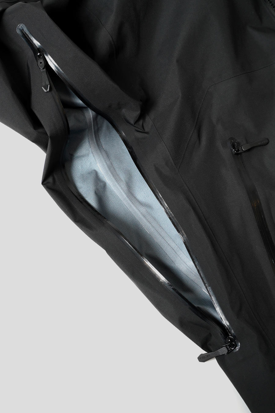 Arc'teryx - VESTE ALPHA SV NOIRE - LE LABO STORE