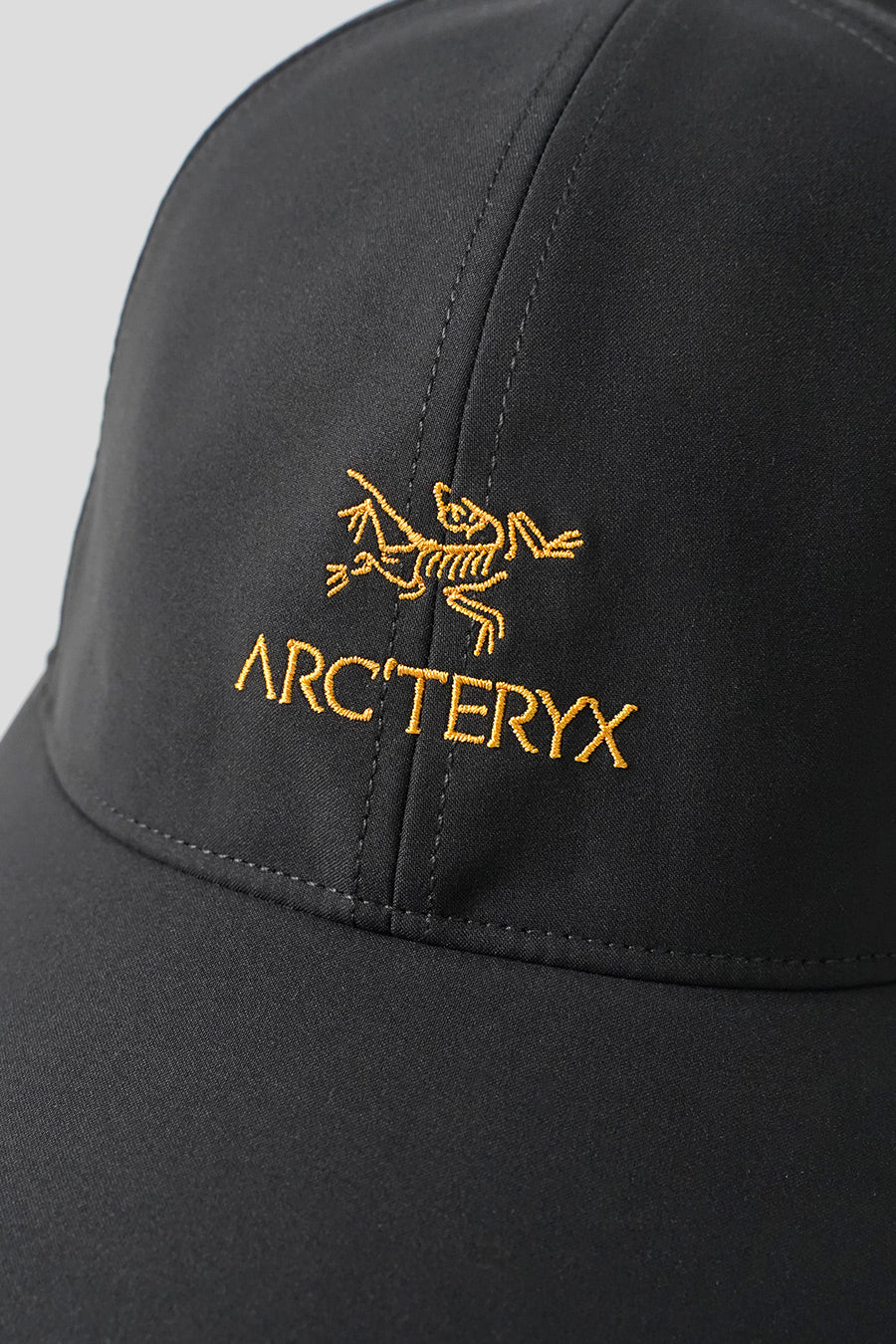 Arc'teryx - CASQUETTE BIRD WORD NOIRE ET OR - LE LABO STORE