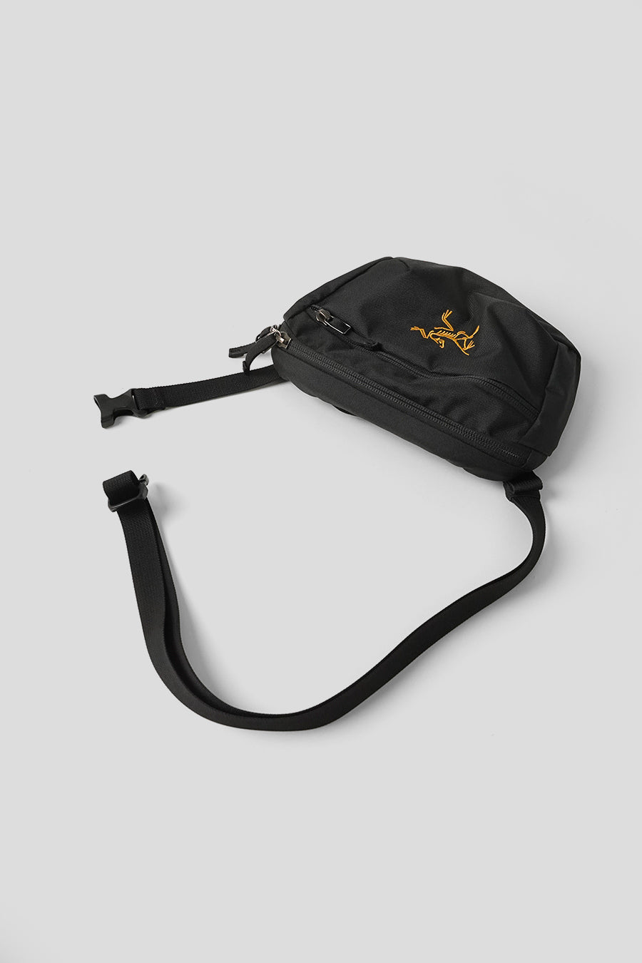 Arc'teryx - SACOCHE MANTIS 1 NOIRE ET OR - LE LABO STORE