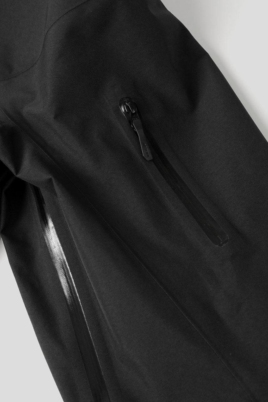 Arc'teryx - 24K BLACK SV ALPHA JACKET - LE LABO STORE
