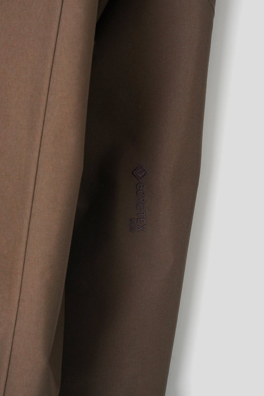 Arc'teryx - VESTE ALPHA SV CAROB, BLACK ET DYNASTY - LE LABO STORE