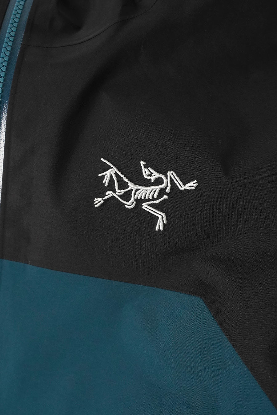 Arc'teryx - VESTE BETA NOIRE ET BLEU - LE LABO STORE