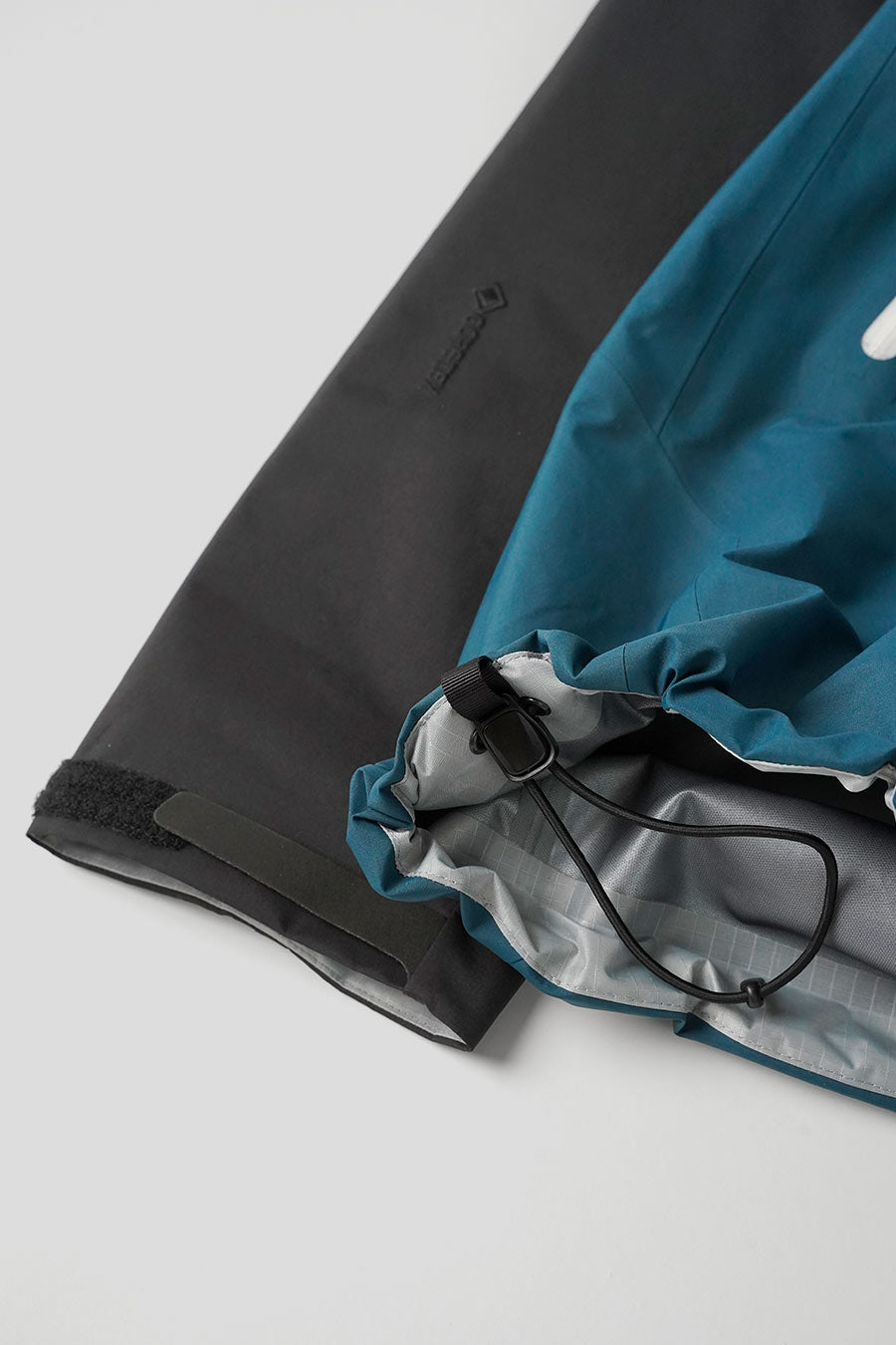 Arc'teryx - BLACK AND BLUE BETA JACKET - LE LABO STORE