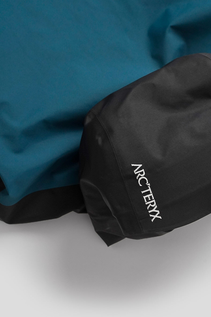 Arc'teryx - BLACK AND BLUE BETA JACKET - LE LABO STORE