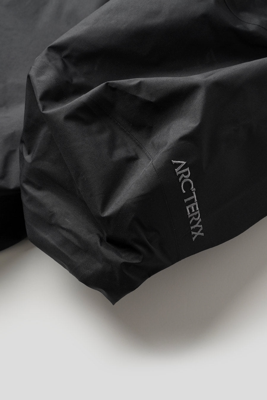 Arc'teryx - BLACK BETA SL M JACKET - LE LABO STORE