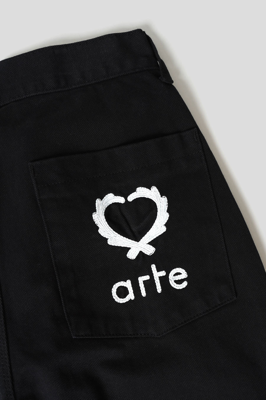 Arte - JEAN POAGE BACK HEART NOIR - LE LABO STORE