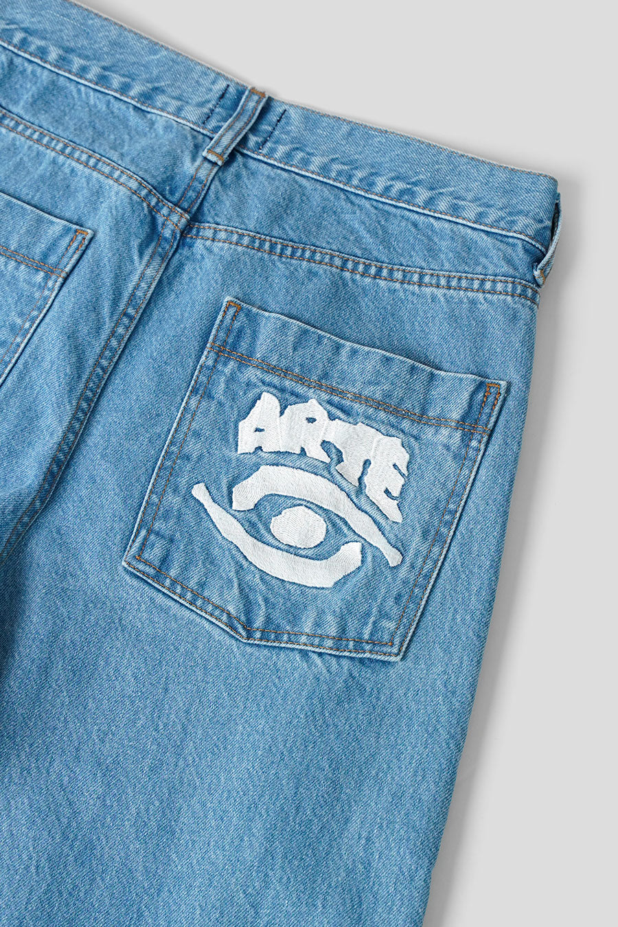 Arte - BACK POCKET GRAPHIC BLEACH PANTS - LE LABO STORE