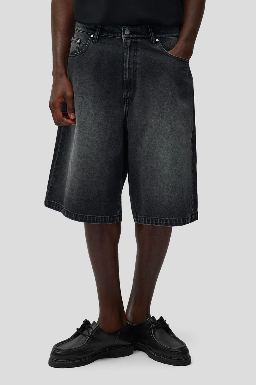 Arte - SHORT EN JEAN ROUND POCKET NOIR DÉLAVÉ - LE LABO STORE