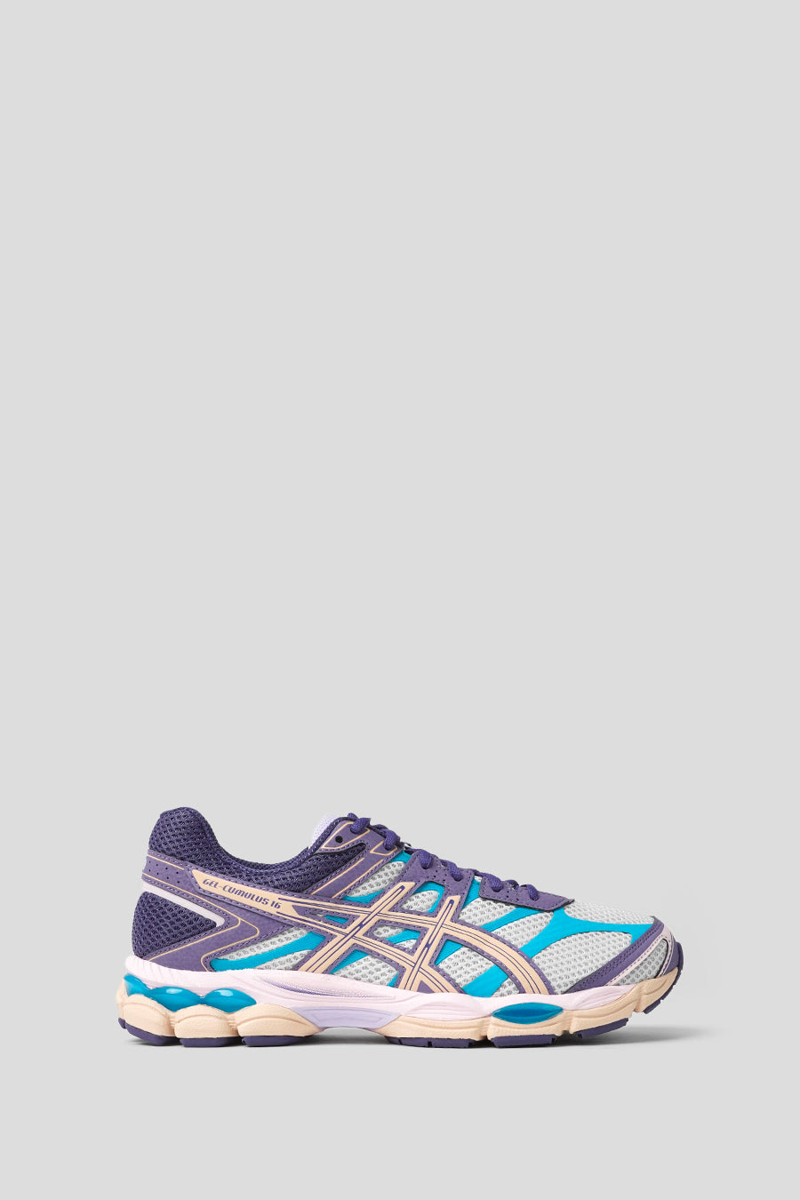 Asics - SNEAKERS GEL CUMULUS 16 CLOUD GREY ET BISQUE - LE LABO STORE