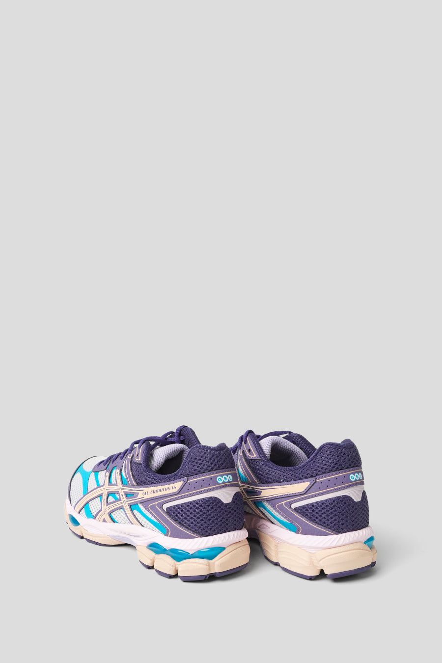 Asics - SNEAKERS GEL CUMULUS 16 CLOUD GREY ET BISQUE - LE LABO STORE