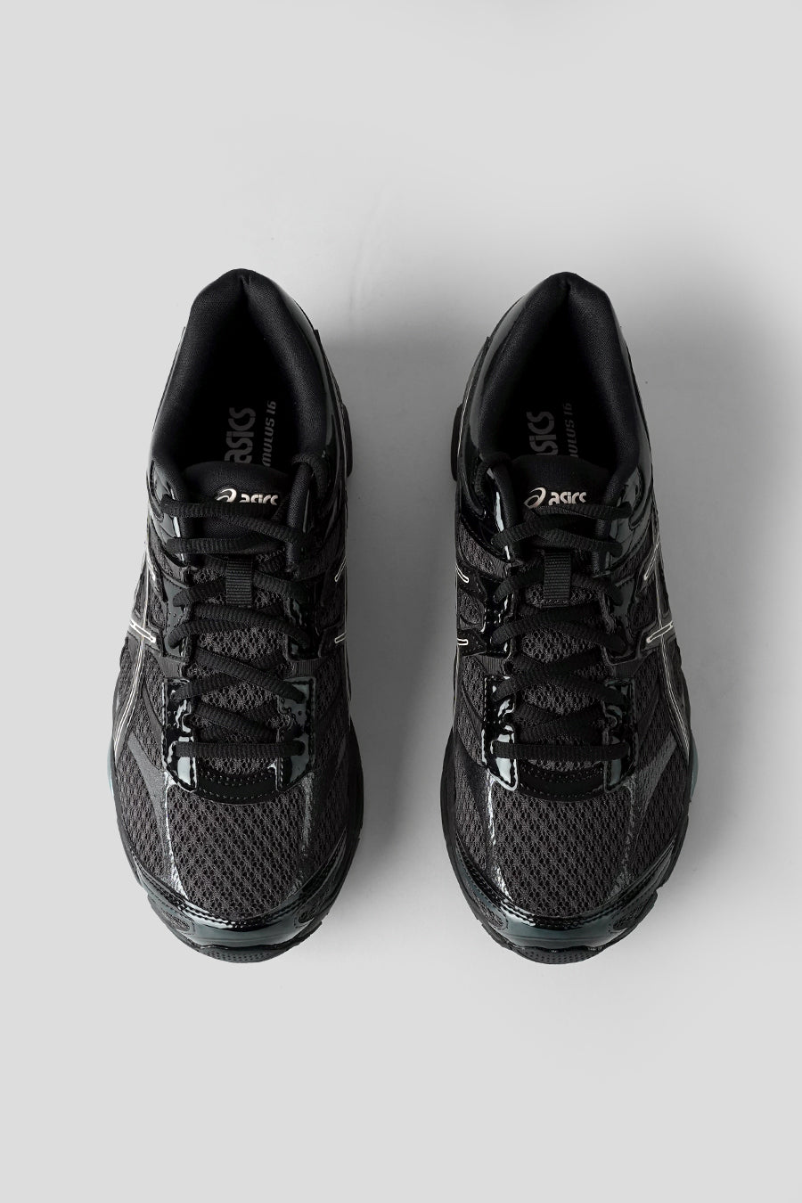 Asics - SNEAKERS GEL-CUMULUS 16 GRAPHITE GREY ET BLACK - LE LABO STORE