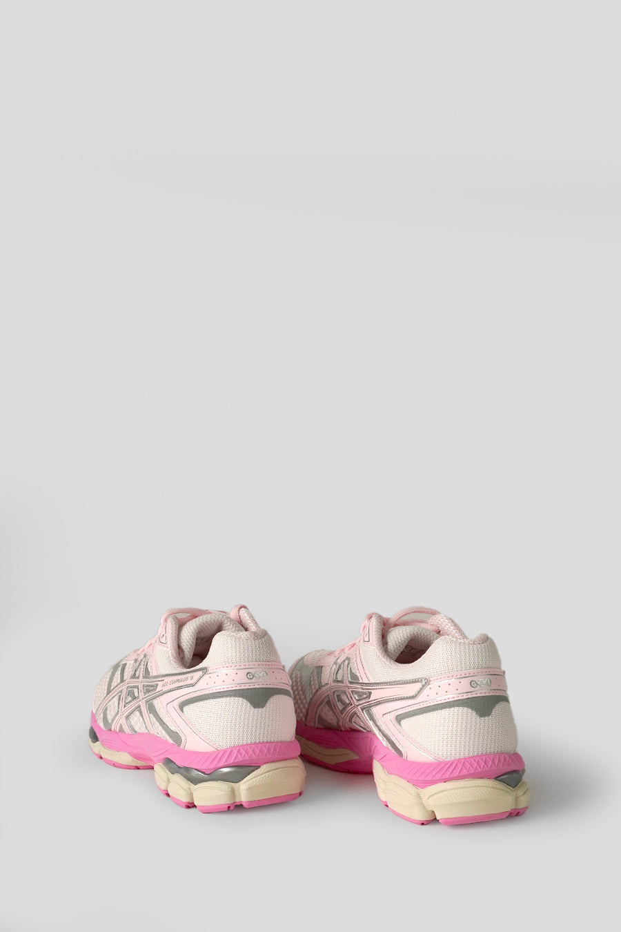 Asics - SNEAKERS GEL-CUMULUS 16 PALE PINK ET PINK SALT - LE LABO STORE
