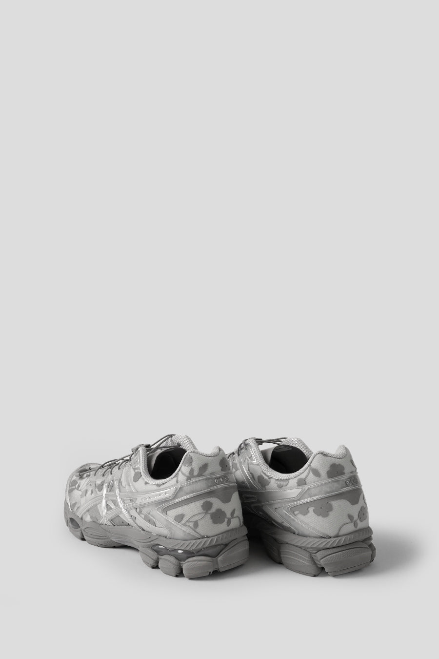 Asics - SNEAKERS GEL-CUMULUS 16 SSCB GLACIER GREY ET PURE SILVER - LE LABO STORE