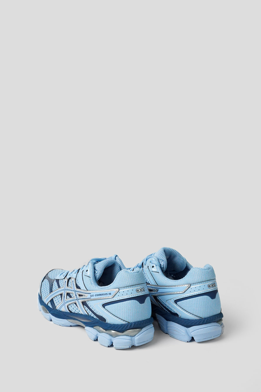 Asics - STONE WASH AND INDEPENDENCE BLUE GEL-CUMULUS 16 SNEAKERS - LE LABO STORE
