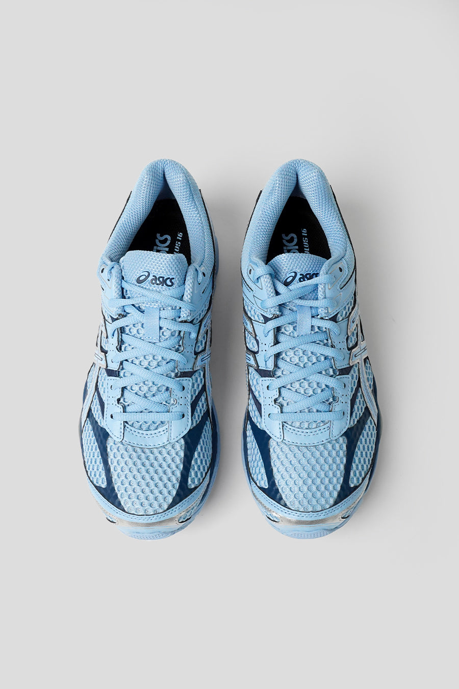 Asics - STONE WASH AND INDEPENDENCE BLUE GEL-CUMULUS 16 SNEAKERS - LE LABO STORE