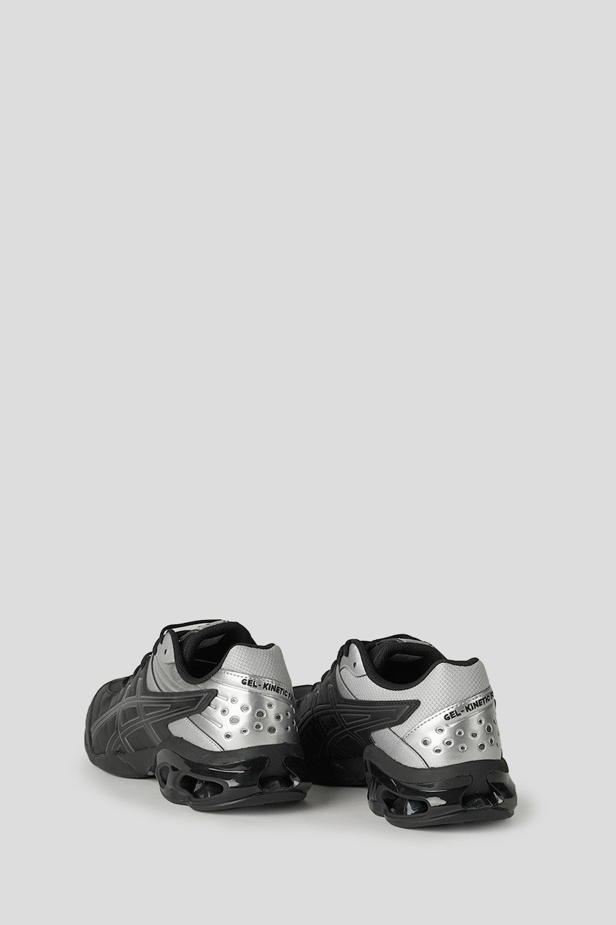 Asics - SNEAKERS GEL-KINECTIC FR BLACK ET PURE SILVER - LE LABO STORE