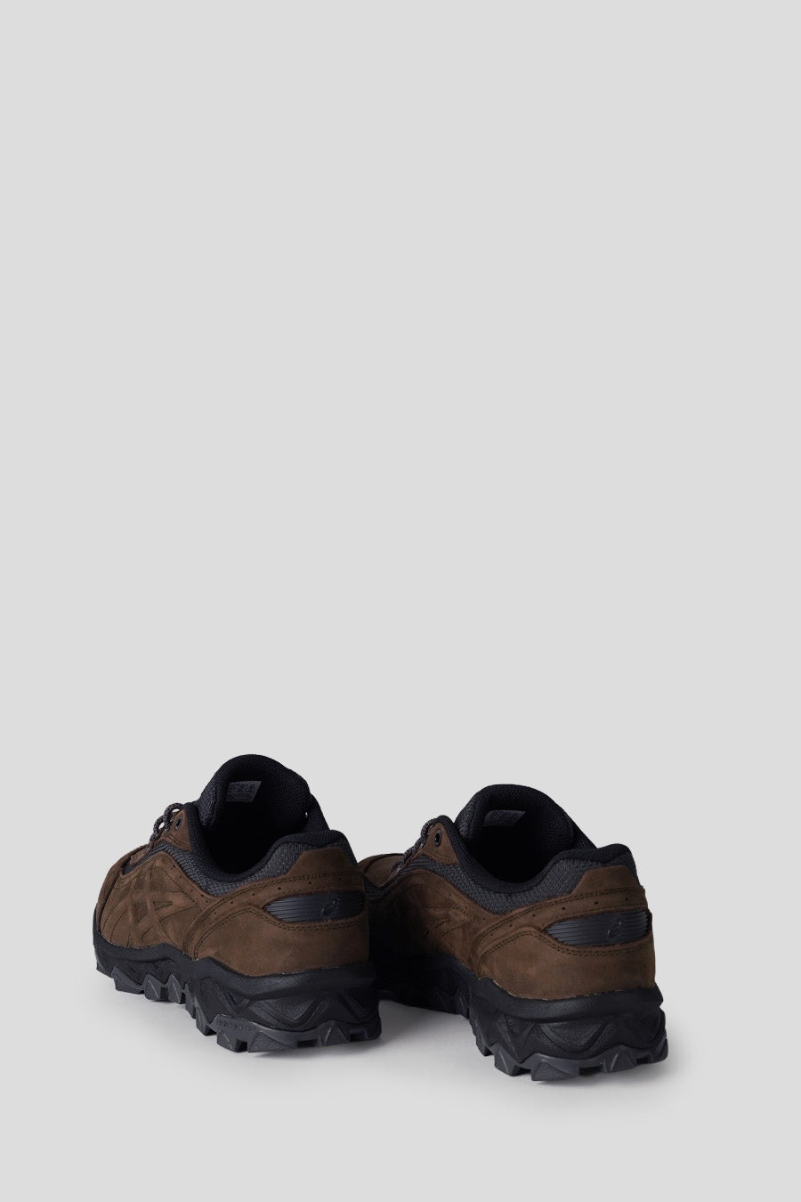 Asics - SNEAKERS GEL-TRANSCEND FJ BLACK COFFEE ET GRAPHITE GREY - LE LABO STORE