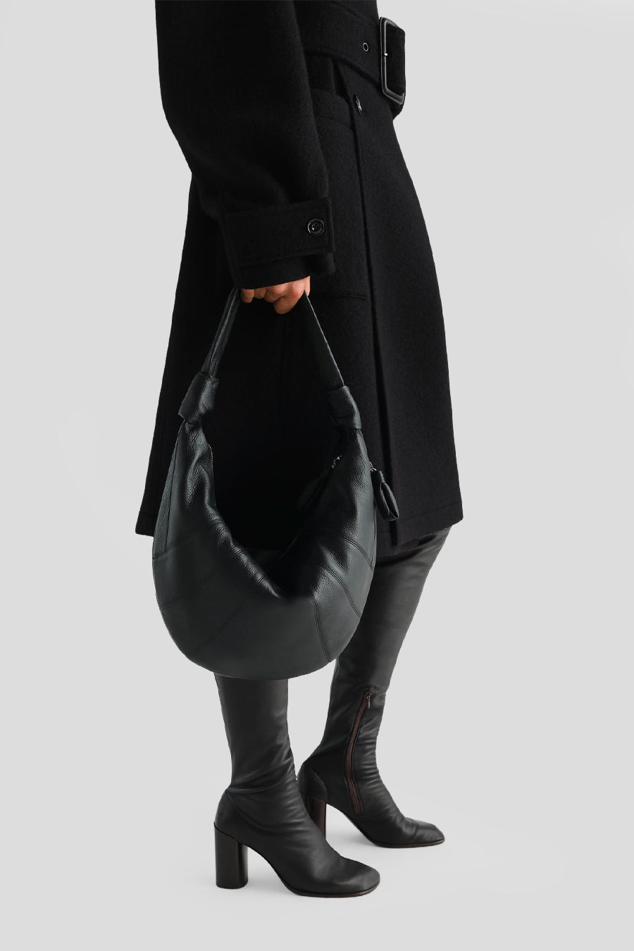 LEMAIRE - SAC FORTUNE CROISSANT GRAINÉ NOIR - LE LABO STORE