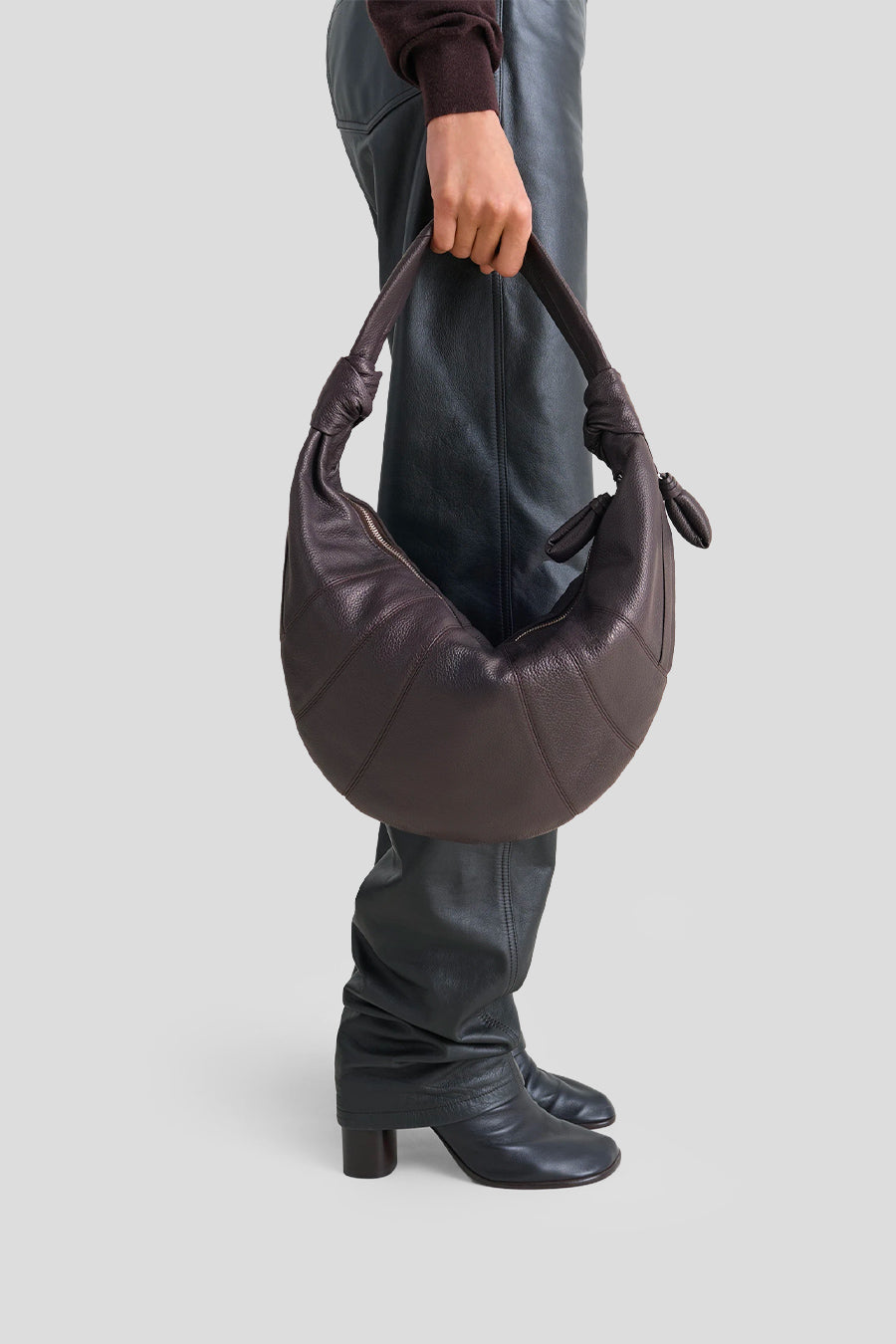 LEMAIRE - BAG FORTUNE CROISSANT GRAINED DARK CHOCOLATE - LE LABO STORE